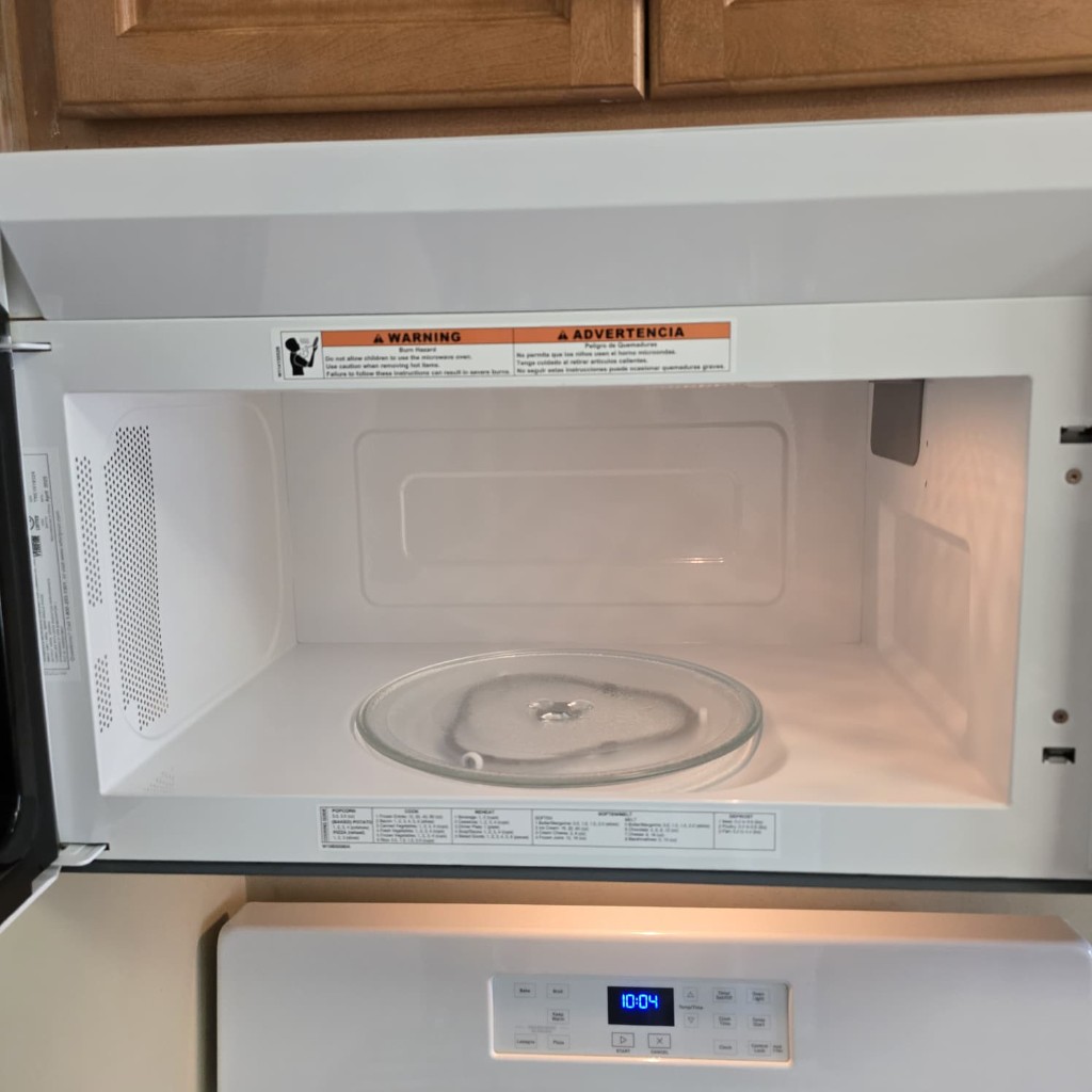 Grease-free, spotless microwaves — after cleaning